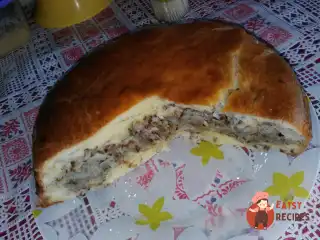 Пиріг з консервованою сайрою та картоплею