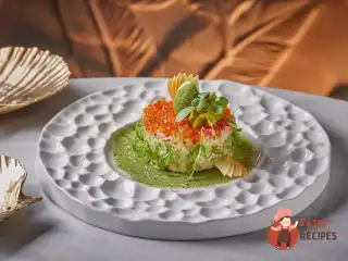 Олів'є з крабом та червоною ікрою