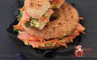 Бейгл З Лососем Та Соусом Каррі