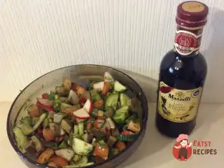 Салат з авокадо та зеленню