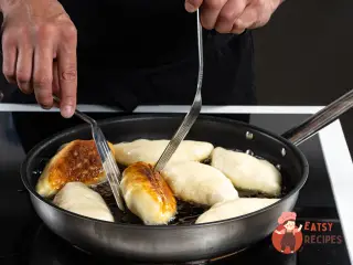 Крок 12: Пиріжки з рисом і яйцем