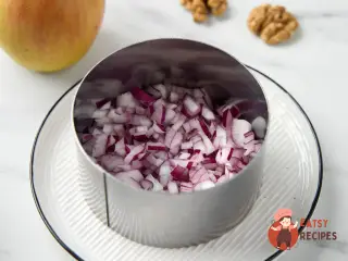 Крок 2: Королівський салат із волоськими горіхами