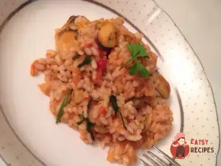 Паелья з мідіями та креветками