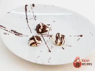 Меренги з фундуком та шоколадом