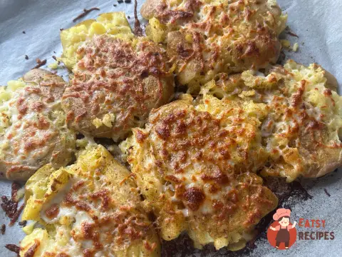 Хрустка картопля з сиром у духовці