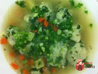 Суп з галушками на яловичому бульйоні