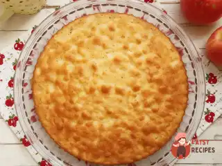 Заливний яблучний пиріг