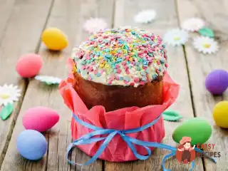 Паска з білковою глазур'ю