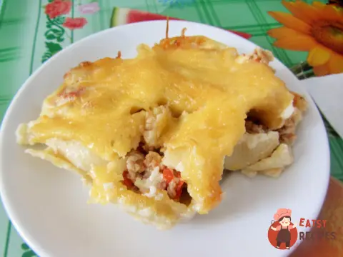 Каннеллоні з куркою та грибами під соусом бешамель