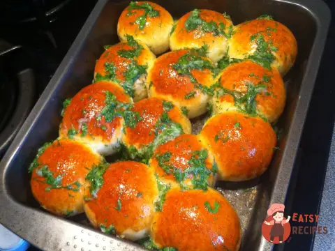 Червоний борщ з пампушками