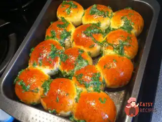 Червоний борщ з пампушками