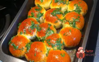 Червоний Борщ З Пампушками
