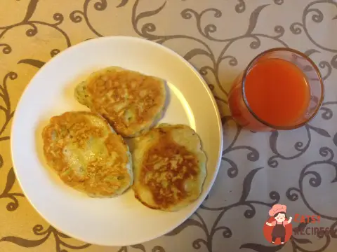 Дріжджові оладки з кабачками