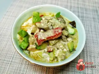 Теляча печінка зі сметаною та овочами