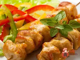 Смажені курячі шашлики в соусі якіторі