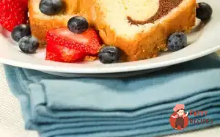 Мармуровий Пиріг З Ягідним Соусом