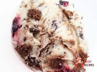 Морозиво зі смаком торта «Чорний ліс»