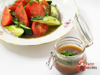 Заправка для свіжого салату з дачних овочів