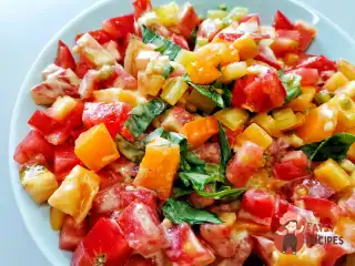 Овочевий салат із сметанно-гірчичною заправкою