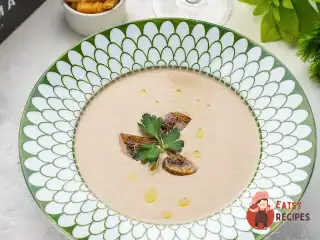 Крем-суп із грибів із сухариками