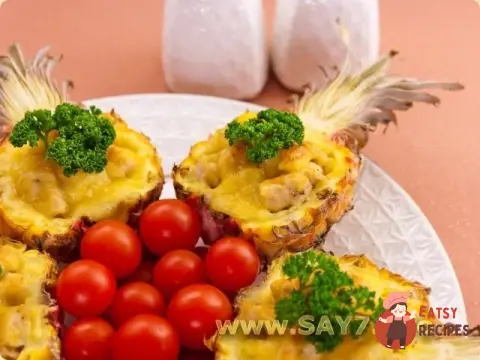 Курка в ананасі