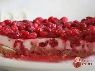 Малиновий чізкейк з сиром