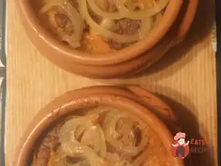 Яловичина в горщиках з картоплею
