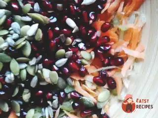 Салат із зеленою редькою та гранатом