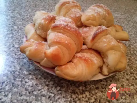 Круасани зі згущеним молоком