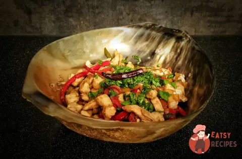 Тайський салат з курки з кеш'ю