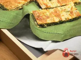 Пиріг зі шпинатом та зеленою цибулею