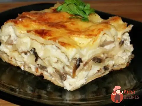 Лазання з індичим фаршем та соусом бешамель