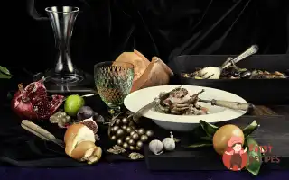 Кролик З Перепілками, Гарбузом Та Персиками