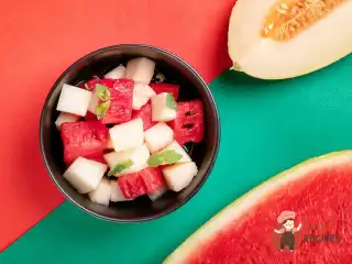 Фруктовий салат з кавуном та динею