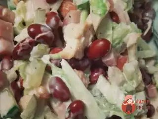 Салат з куркою та баликом