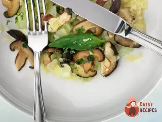 Салат із селери, грибів та сиру пекорино