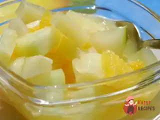 Салат із яблук з ананасами
