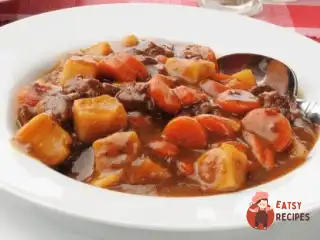 М'ясне рагу з овочами та грибами