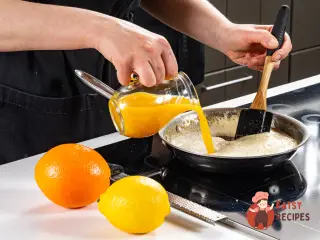 Крок 8: Творожна запіканка з апельсиновим соусом