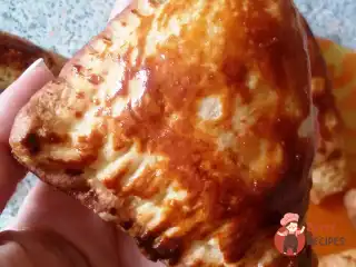 Листкові пиріжки з картоплею та куркою