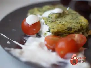 Пиріг з білокачанною та брюссельською капустою