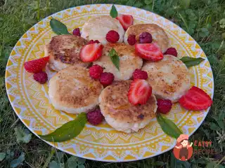 Сирники з ванільним сиропом
