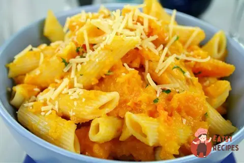 Макарони з гарбузом та цибулею