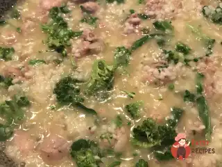 Різотто з ковбасками та брокколі