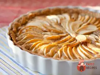 Французький яблучний пиріг з корицею