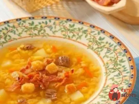 Гороховий суп з беконом та грінками
