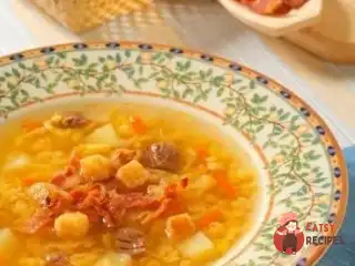 Гороховий суп з беконом та грінками