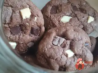 Печиво з трьома видами шоколаду