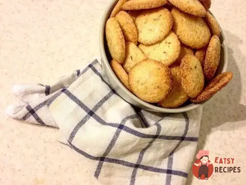Печиво з великою сіллю та корицею