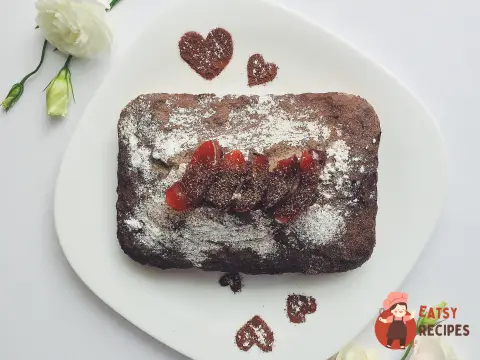 Пиріг з родзинками, курагою та волоськими горіхами